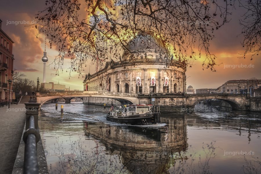 Wandbild Berlin im Sonnenuntergang – Fotografie von Jan Grube als Leinwand, Acrylglas oder Poster