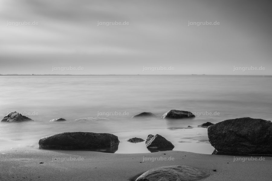 Wandbild Colorless Freedom (Elbe) – Fotografie von Jan Grube als Leinwand, Acrylglas oder Poster