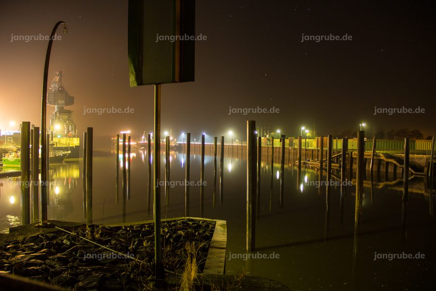 Wandbild Glückstadt – Stille am Außenhafen – Fotografie von Jan Grube als Leinwand, Acrylglas oder Poster