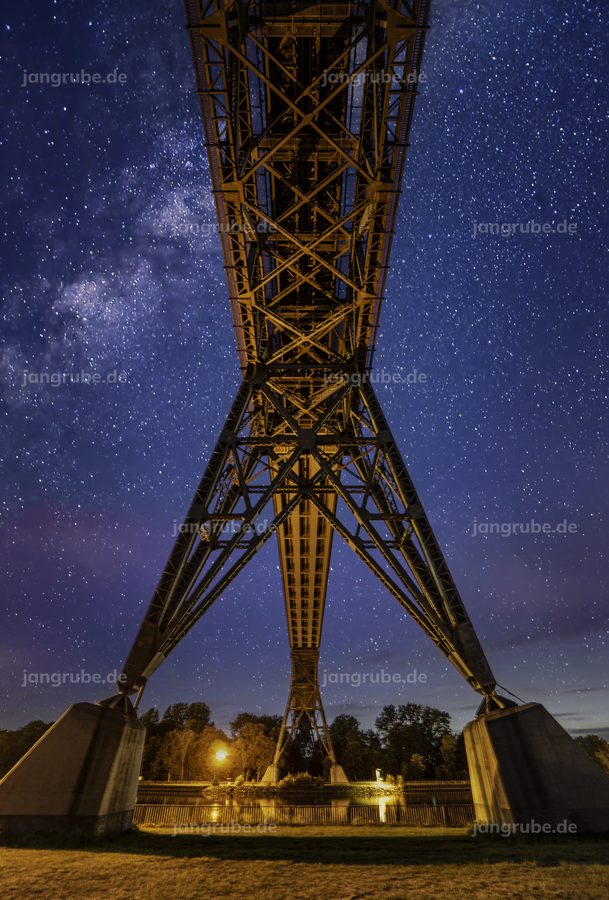 Wandbild Hochdonner Hochbrücke III (Brunsbüttel) – Fotografie von Jan Grube als Leinwand, Acrylglas oder Poster