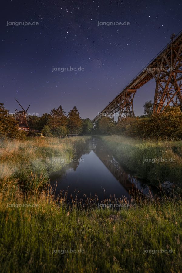 Wandbild Hochdonner Hochbrücke IV (Brunsbüttel) – Fotografie von Jan Grube als Leinwand, Acrylglas oder Poster