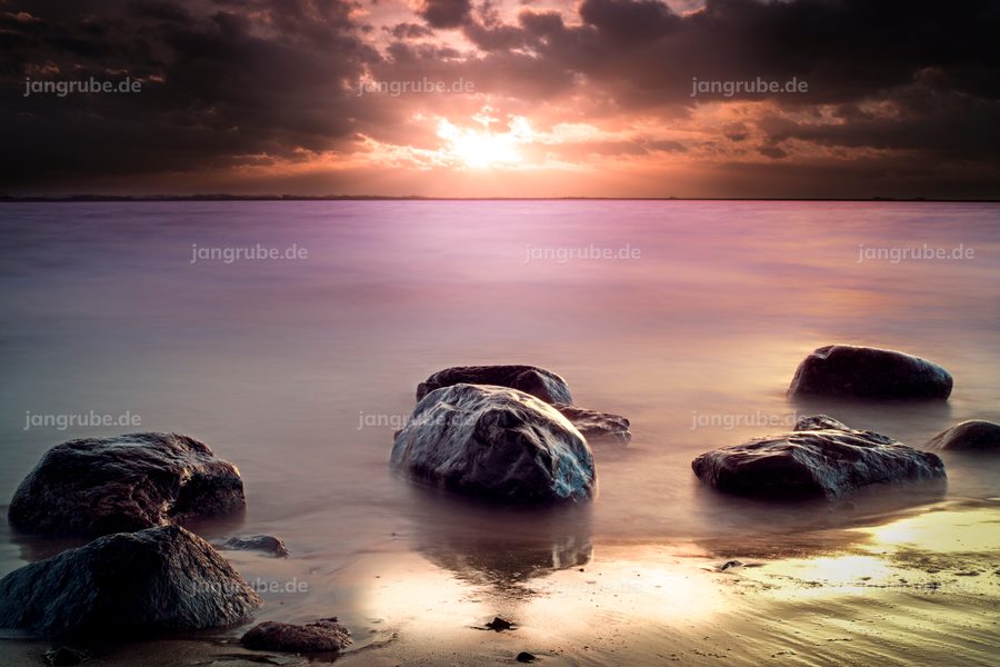 Wandbild Rocks of Aura - Brokdorf (Elbe) – Fotografie von Jan Grube als Leinwand, Acrylglas oder Poster